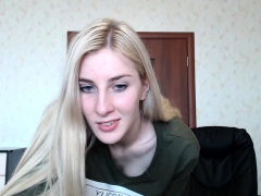 blonde-amateur-webcam-striptease