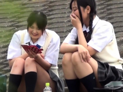 urinating-japanese-teens-in-uniform
